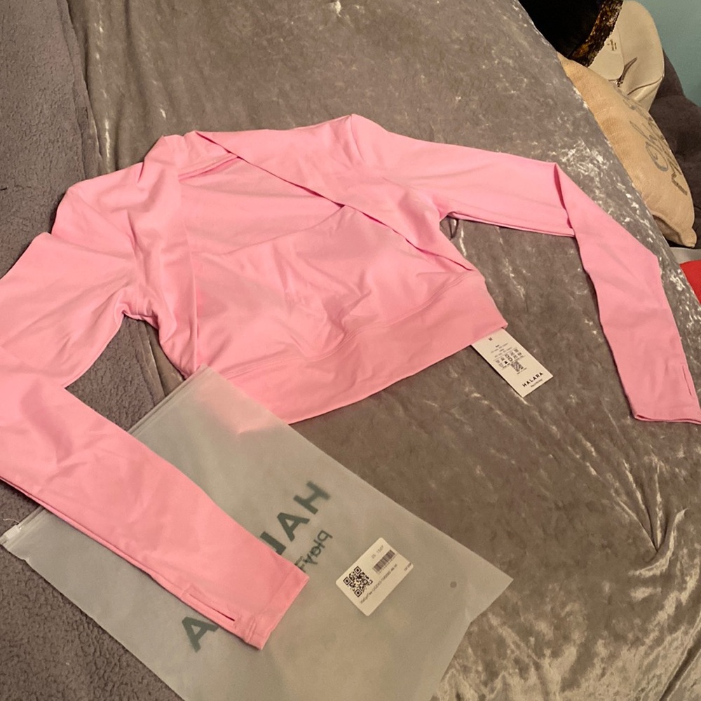 HALARA never worn pink long sleeved keyhole sleeved top